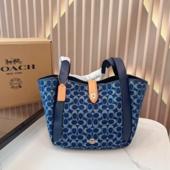Elegant Coach Blue Jacquard Convertible Bag - Picture 7 of 7